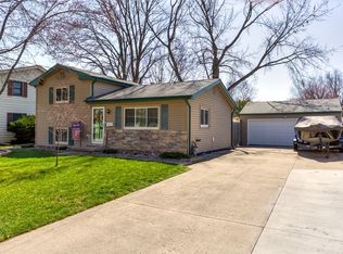 3226 Hillcrest Dr, Des Moines, IA 50310