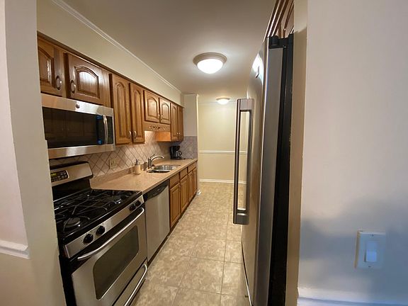 5th image of 2720 Mitchell Dr APT 1