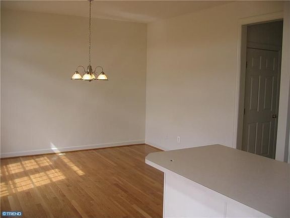 5th image of 30 Brower Ln