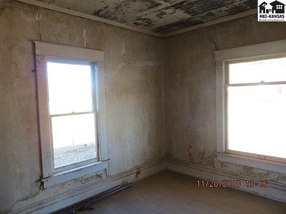 5th image of 407 S Oak St