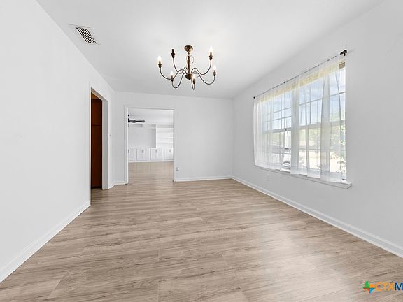 4th image of 1110 Cummings Ave