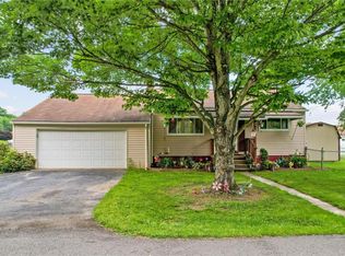 2 Oak St, Clarksville, PA 15322