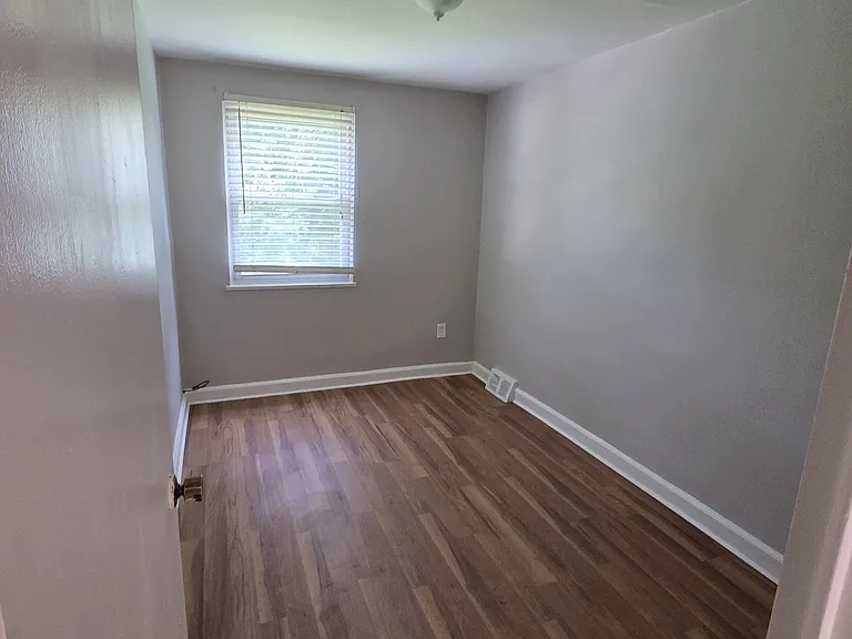 418 Shetland Rd — Photo 6