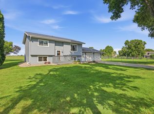 2004 25th St SW, Willmar, MN 56201