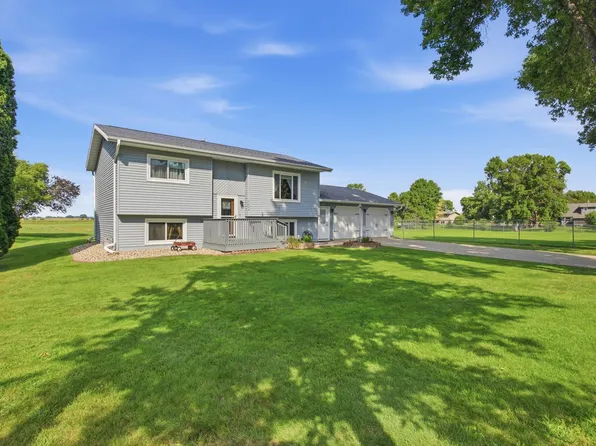 2004 25th St SW, Willmar, MN 56201