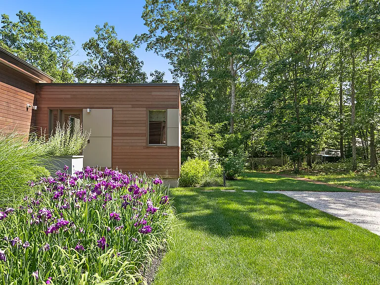 389 Montauk Hwy — Photo 4