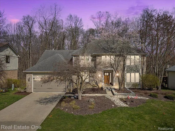 30600 Sunderland Dr, Farmington Hills, MI 48331