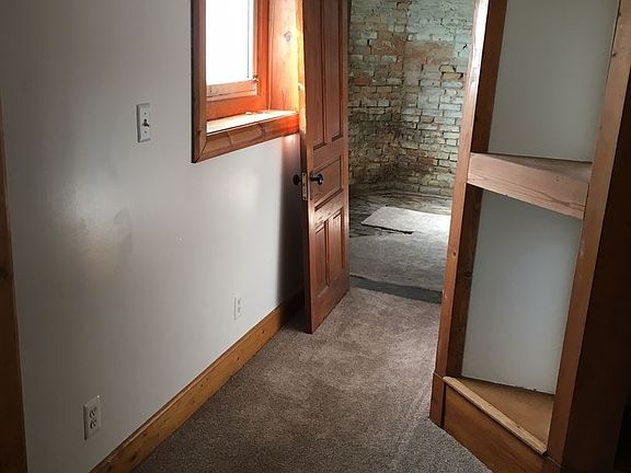 3rd image of 802 E Jefferson St APT 05