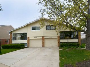 9026 Hollyberry Ave, Des Plaines, IL 60016