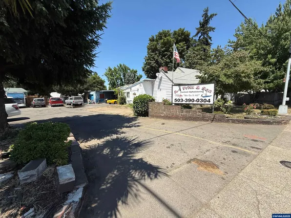 3297 River Rd N, Salem, OR 97303