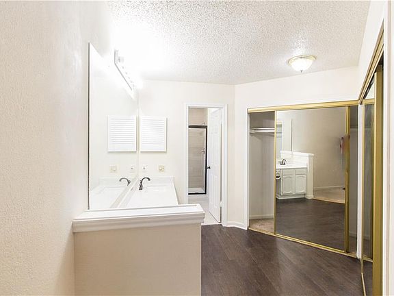 4th image of 326 E Bancroft Dr