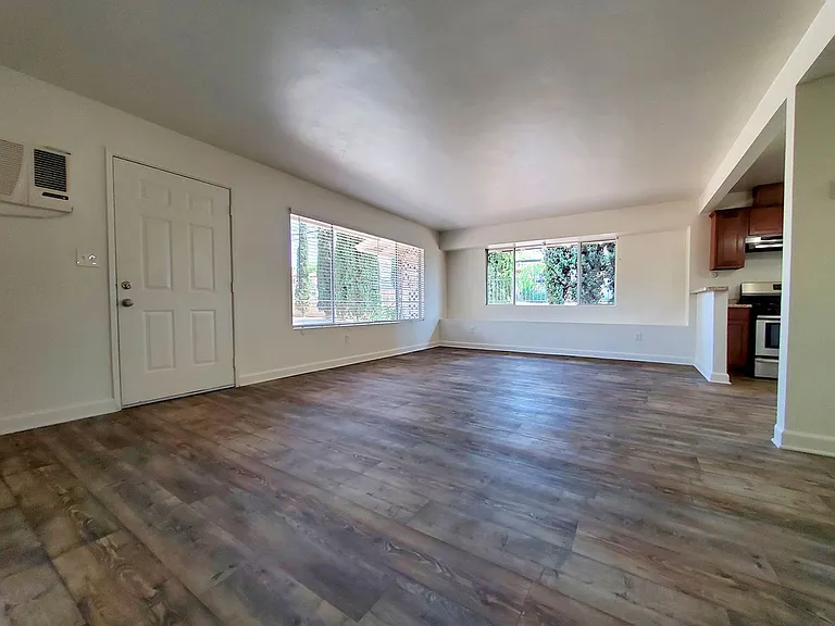 Town and Country Garden Apartments — Photo 13