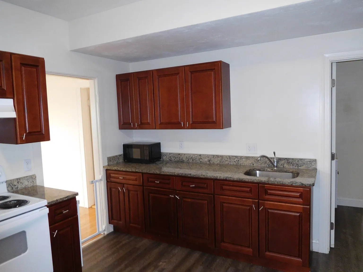4 bed, 2.0 bath, 1508 sqft, $3,650 — Photo 3