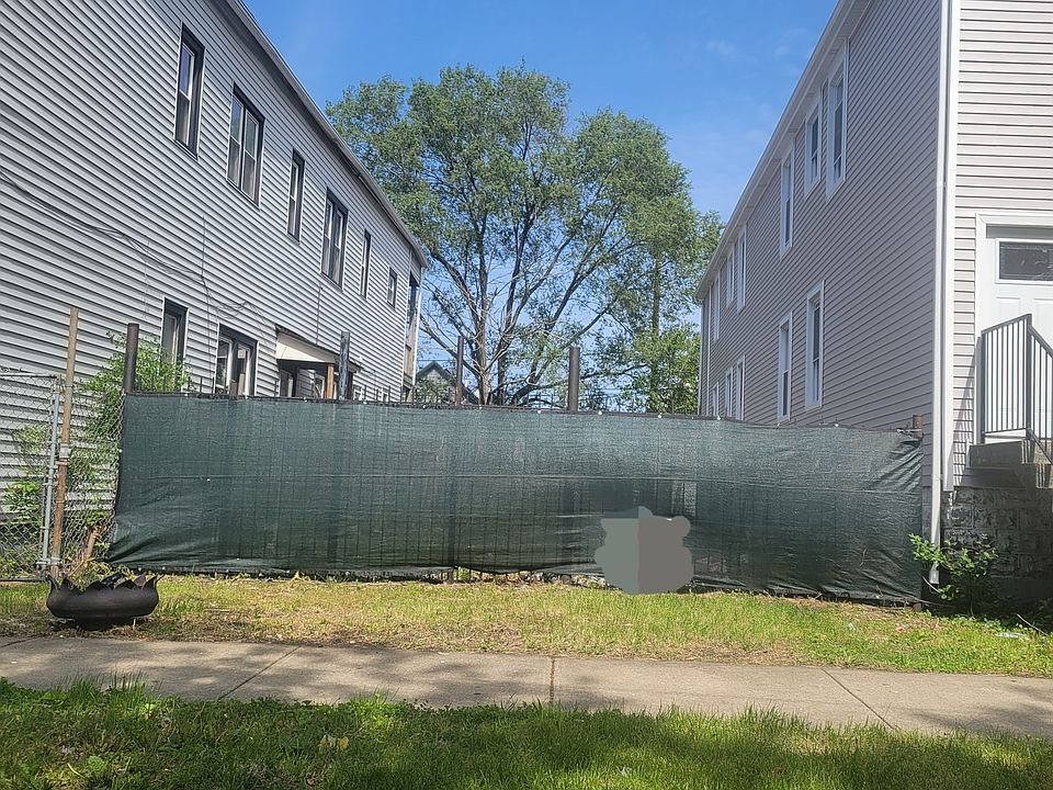 1st image of 8415 S Mackinaw Ave