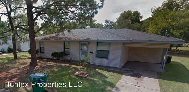 2nd image of 2111 Pollard St