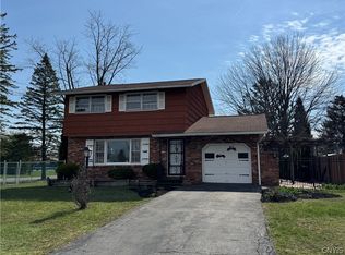 128 Washburn Dr, East Syracuse, NY