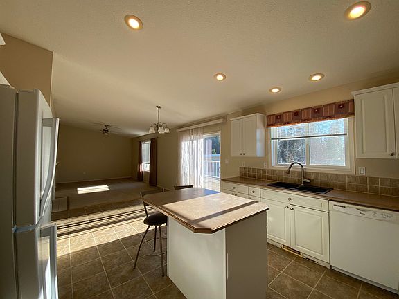 4th image of 5701 Airport Dr #5