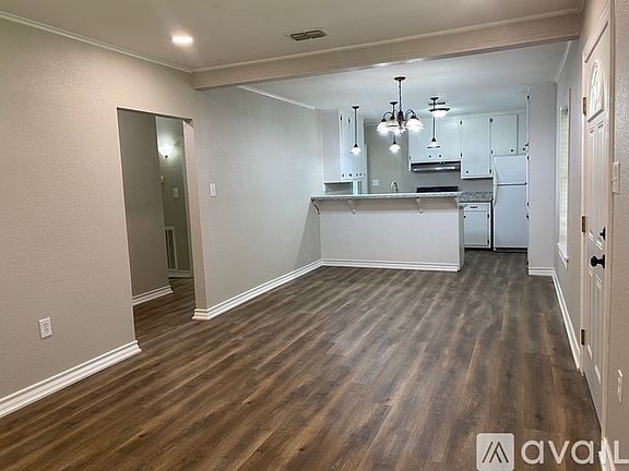 4th image of 687 W Gem Ave