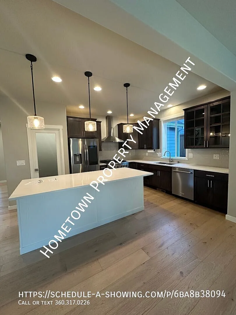 Spacious 5-Bedroom + Office Near Hicks Lake — Photo 3