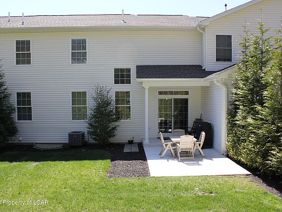 3rd image of 20 Dakota Dr