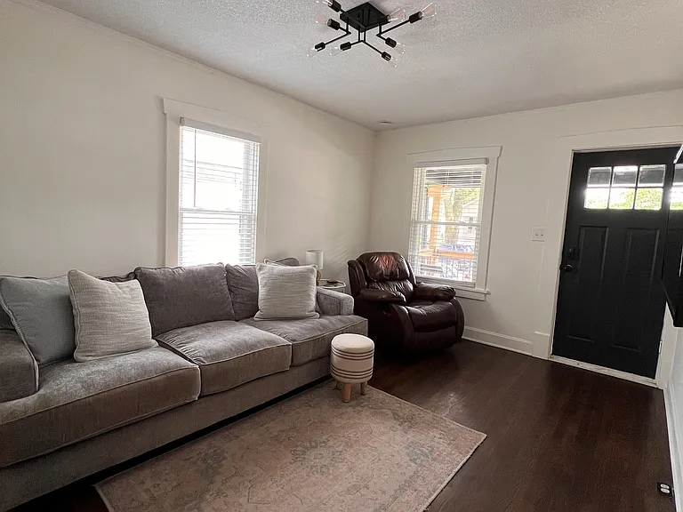1217 E 22nd Ave — Photo 4