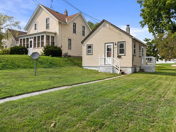 3rd image of 518 E Loos STREET
