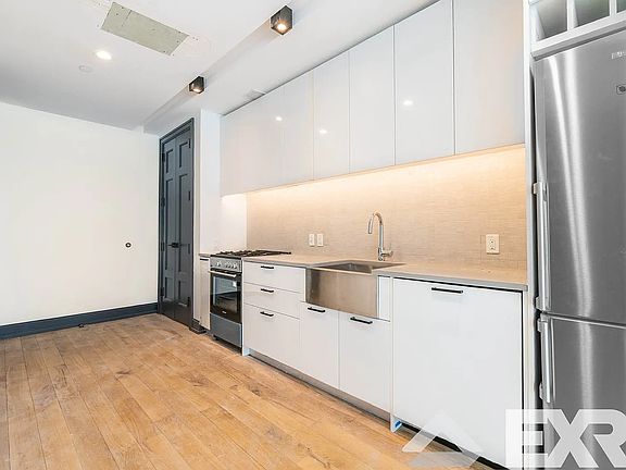 2nd image of 42-22 27th St #506