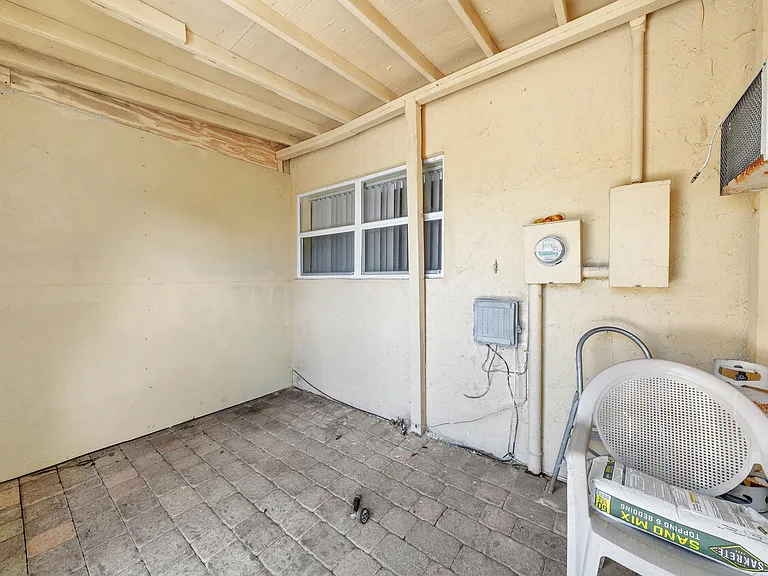 221 NW 43rd Pl — Photo 33