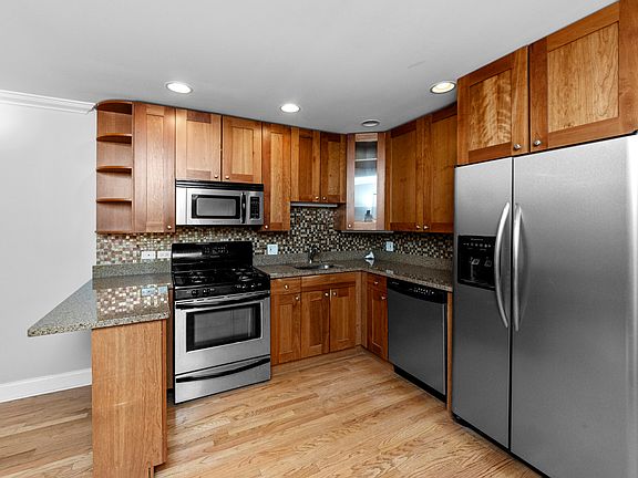 2nd image of 2036 N Larrabee St APT 8102