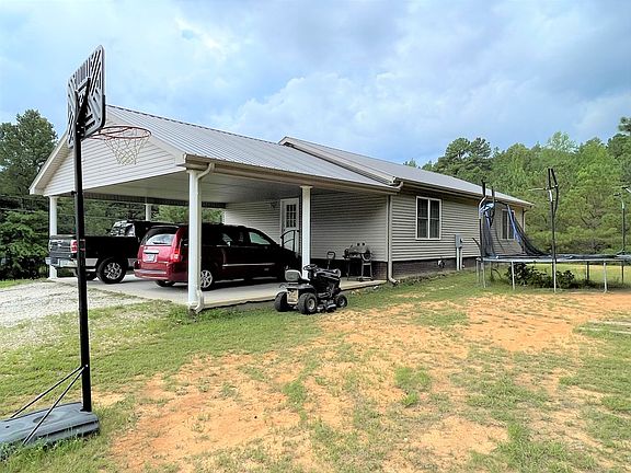3rd image of 40 Maple Wood Dr