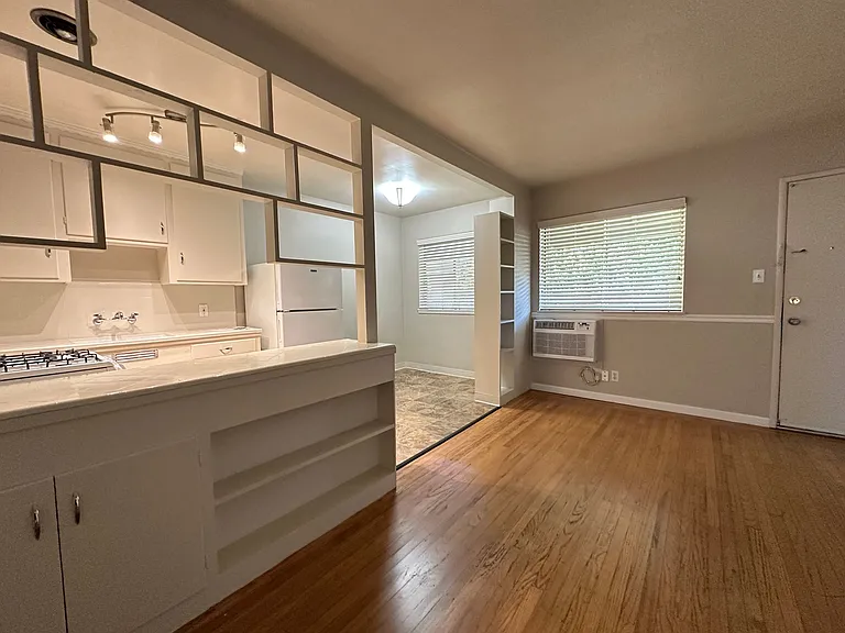 2508 L Street Classic Midtown Living — Photo 2