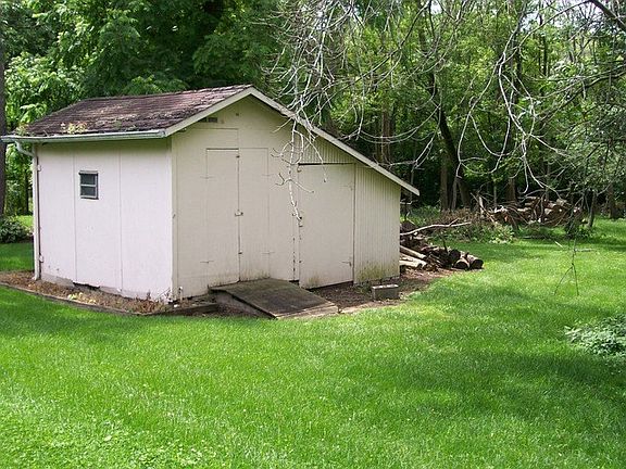 2nd image of 25341 W Greenview Ave
