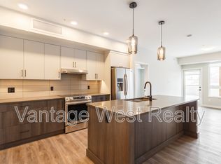 1215 Saint Paul St #205, Kelowna, BC V1Y 2C7