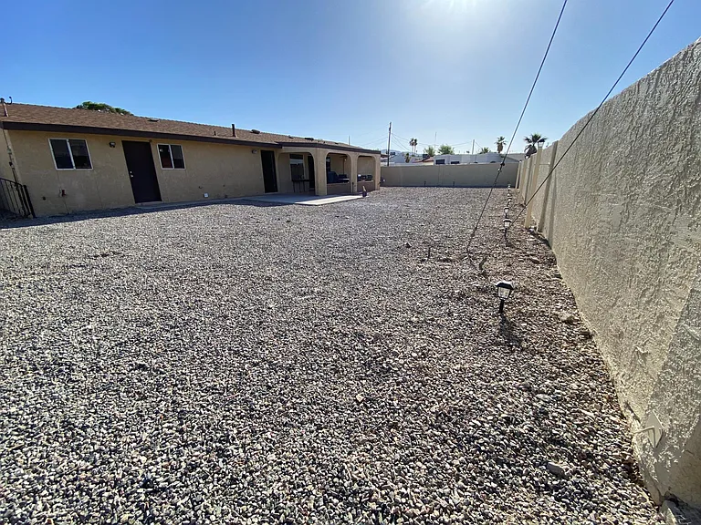 2834 Holiday Dr — Photo 14