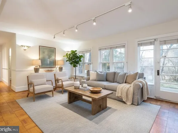 3225 Ravensworth Pl, Alexandria, VA 22302