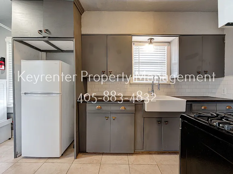 1123 NW 30th St — Photo 12