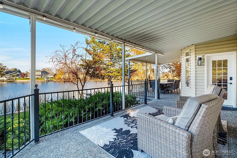 3rd image of 506 S Sandalwood Place