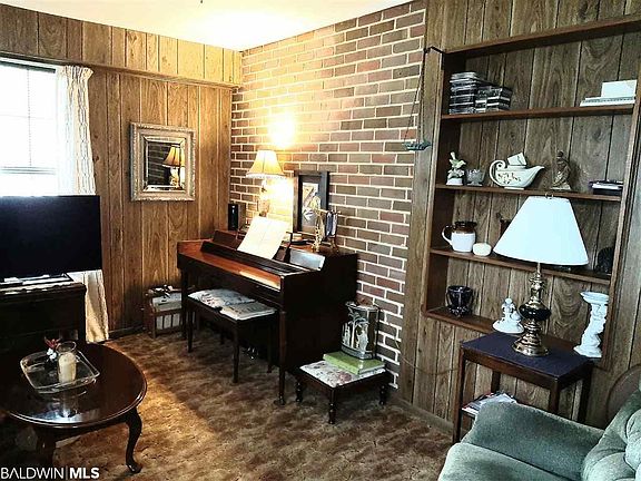 3rd image of 104 Roseland Cir