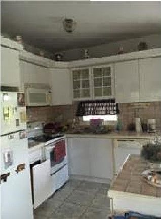 3rd image of 198 Street Bo Ceiba S