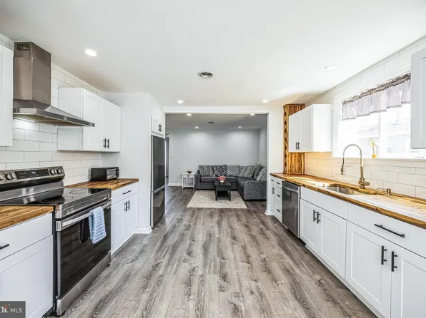 3850 Pine St, Williamstown, NJ 08094