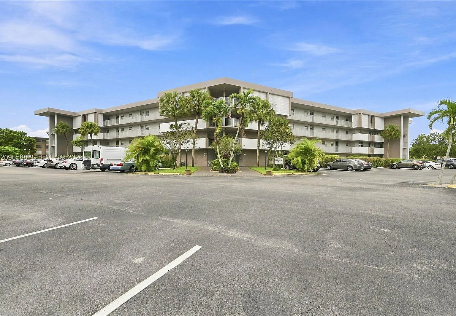 Lauderdale Oaks Condo 4 — Photo 1