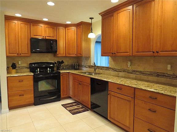 5th image of 3461 Darbyshire Dr