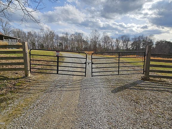 2nd image of 2586 Logsdon Cemetery Rd