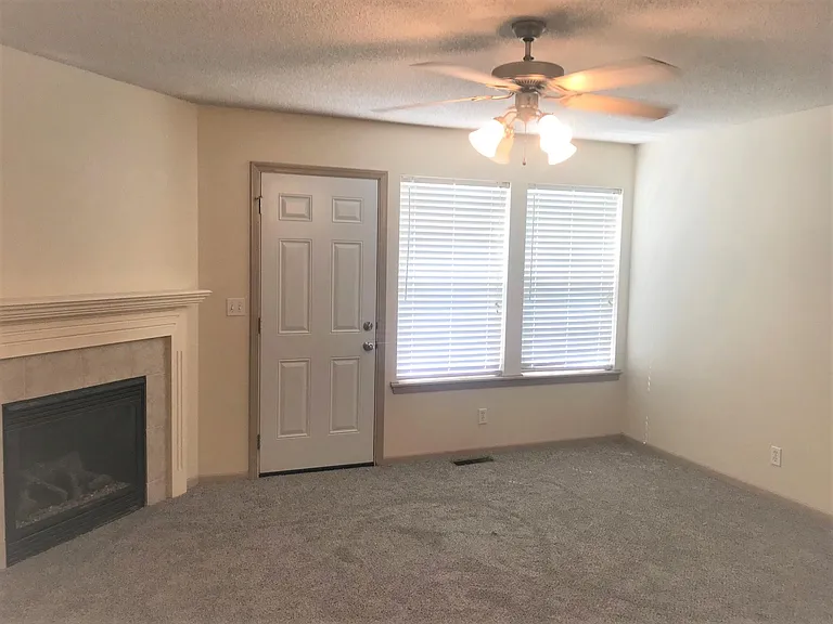 9844 N Lewis Ave — Photo 3
