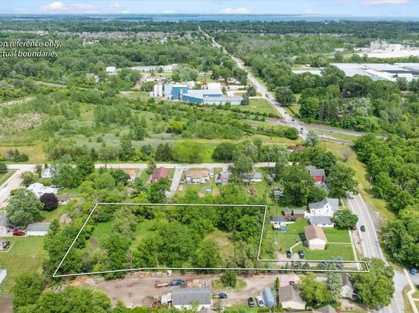21946 Huron River Dr, Rockwood, MI 48173