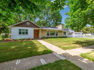 315 2nd Ave SW, Independence, IA 50644