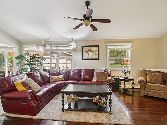 4th image of 1508 Greenbriar Ln
