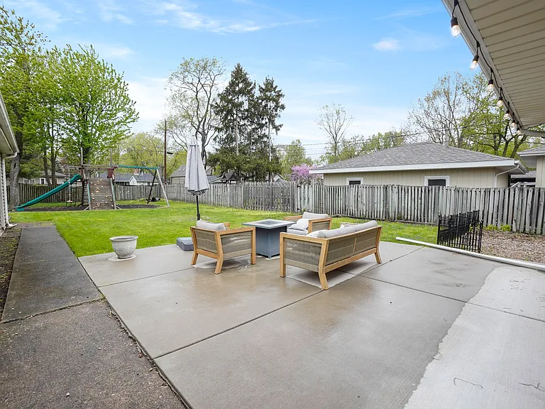 8814 Northcote Ave — Photo 35