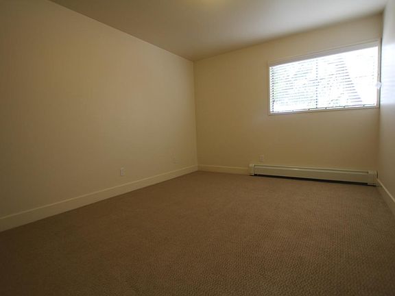 4th image of 1711 Baker Ct APT D