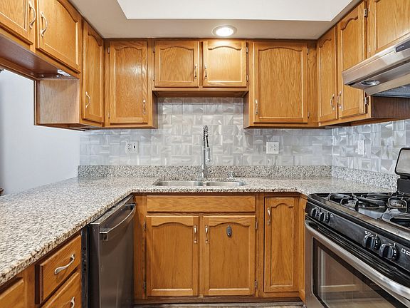 4th image of 962 Jordan Cir